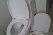 马桶上水漏水原因解析（马桶漏水问题的原因及解决方法）