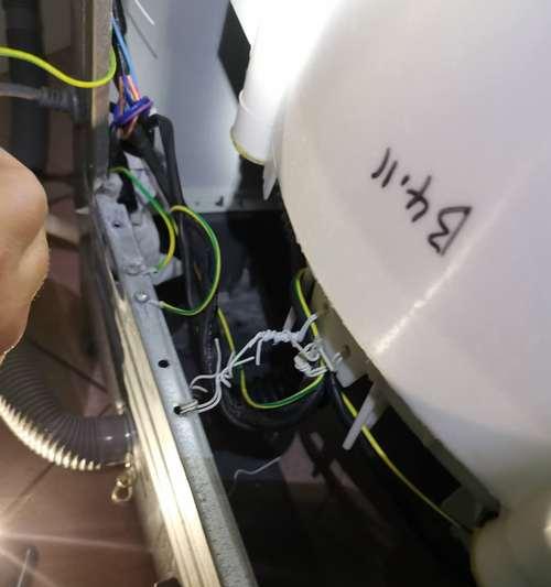 洗衣机漏电故障的排查与处理方法（解决洗衣机漏电问题）  第1张