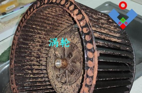 解放双手，快速清洁油烟机管道（以油烟机管道清洗神器的使用技巧与注意事项）  第1张