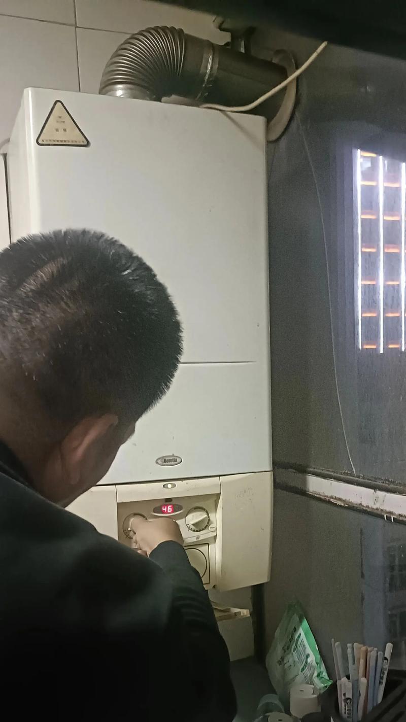 燃气热水器专业维修知识大揭秘（解决您的热水器问题）  第1张