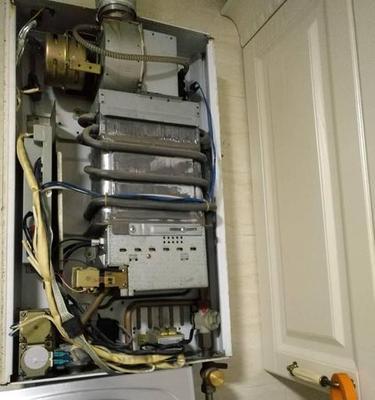 樱花燃气热水器E1故障解决方案（从检查电路、清洁阀门到更换零件）  第1张